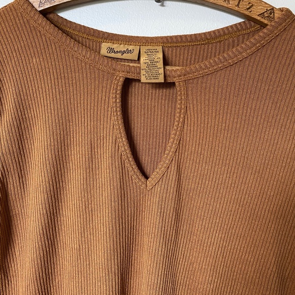 Wrangler Ribbed Long Sleeve - Medium - Picture 2 of 3